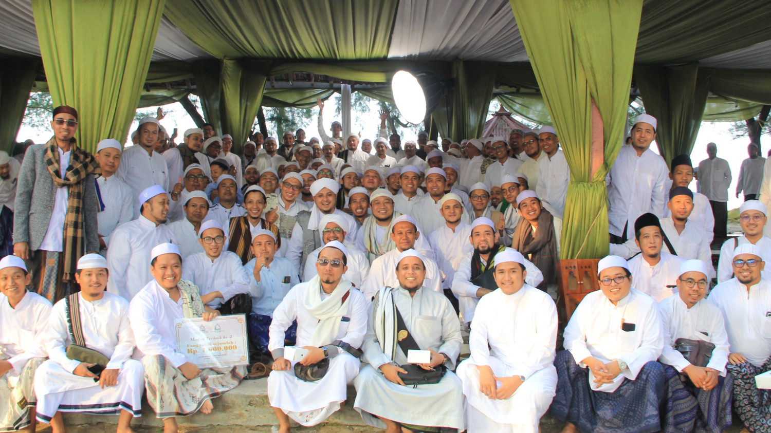 Usung Kemandirian, Pertemuan Majelis Al-Wafa Bi’ahdillah Digelar di Pantai Tuban